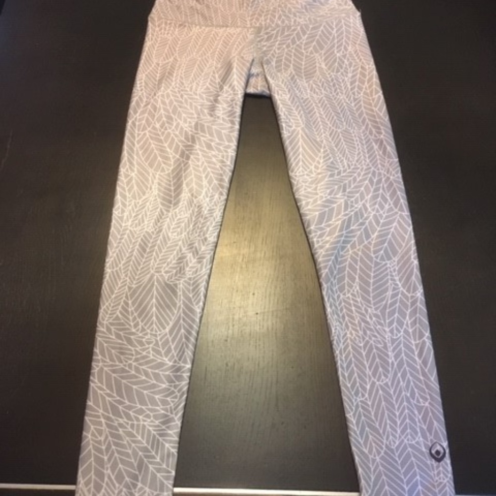 Inner Fire yoga leggings size S
